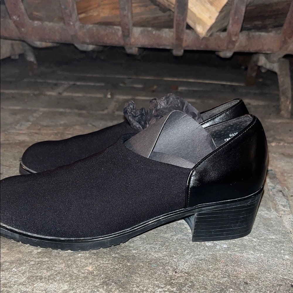 Munro Strand Black Stretch Leather Footwear - Picture 5 of 8